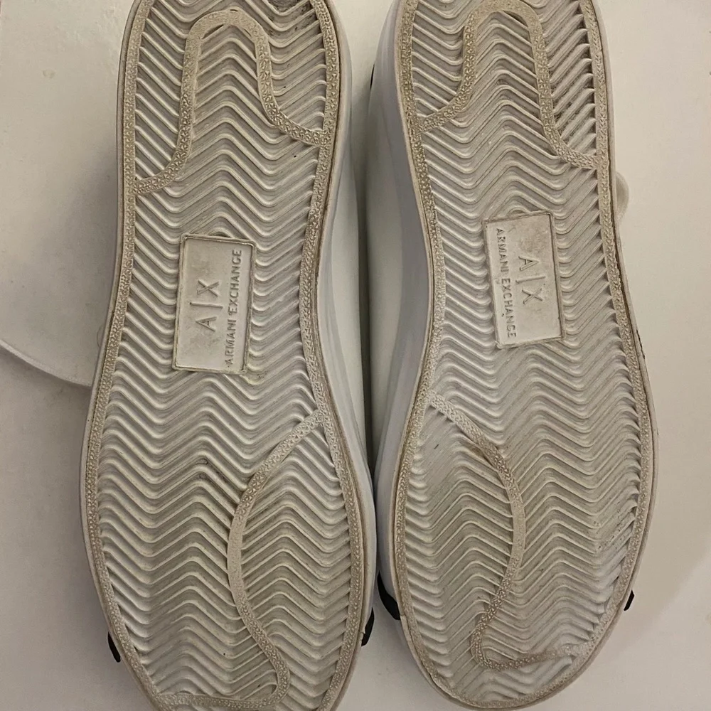 Armani exchange white sneakers size 8 - Picture 3 of 6